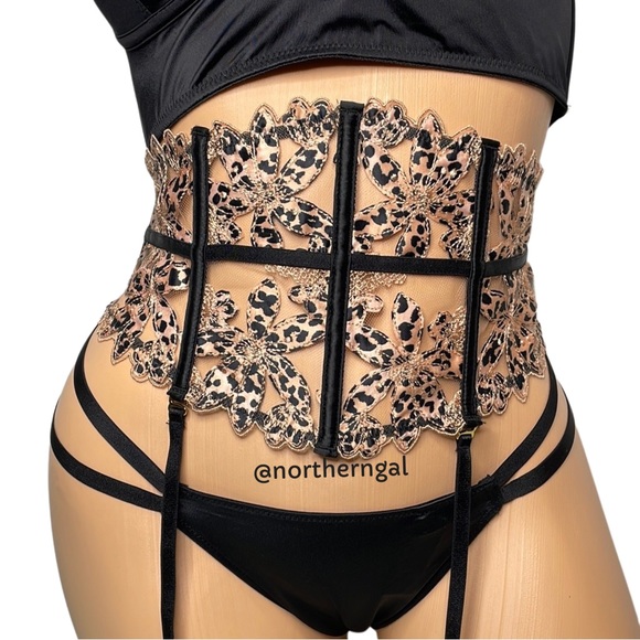 Victoria’s Secret Very Sexy Floral Embroidered Waist Cincher - Picture 8 of 12